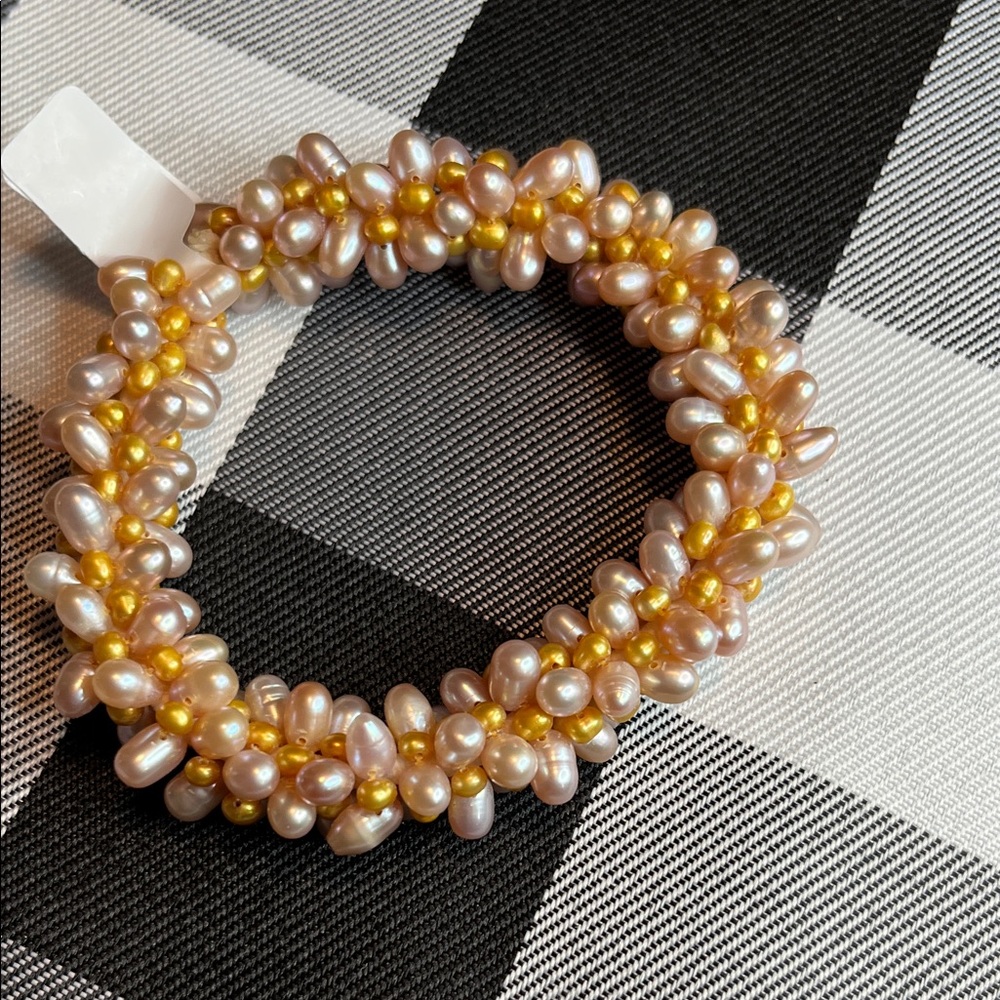 Elegant Pearl and Gold Beaded Bracelet